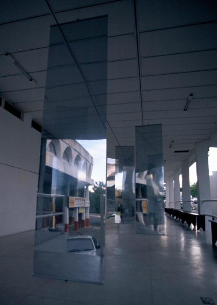 em-volta, 2002