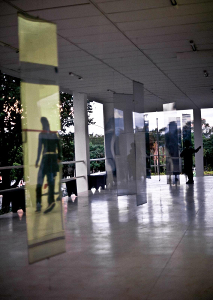 em-volta, 2002