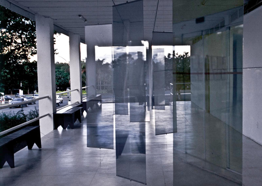 em-volta, 2002
