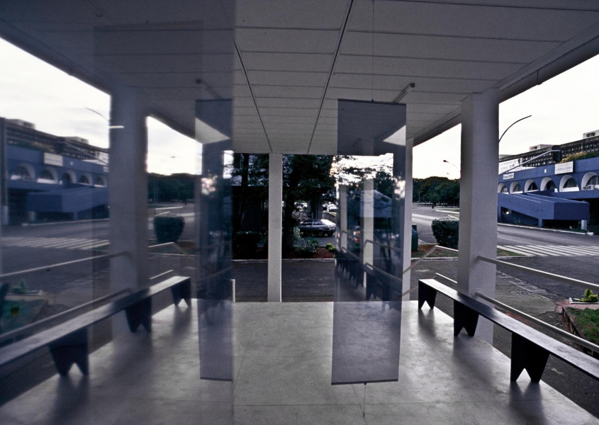 em-volta, 2002