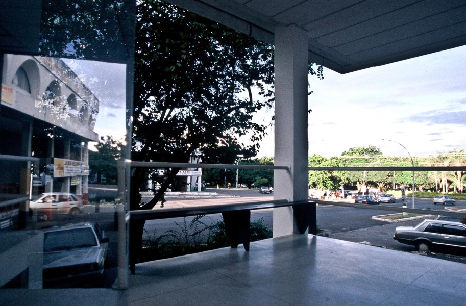 em-volta, 2002