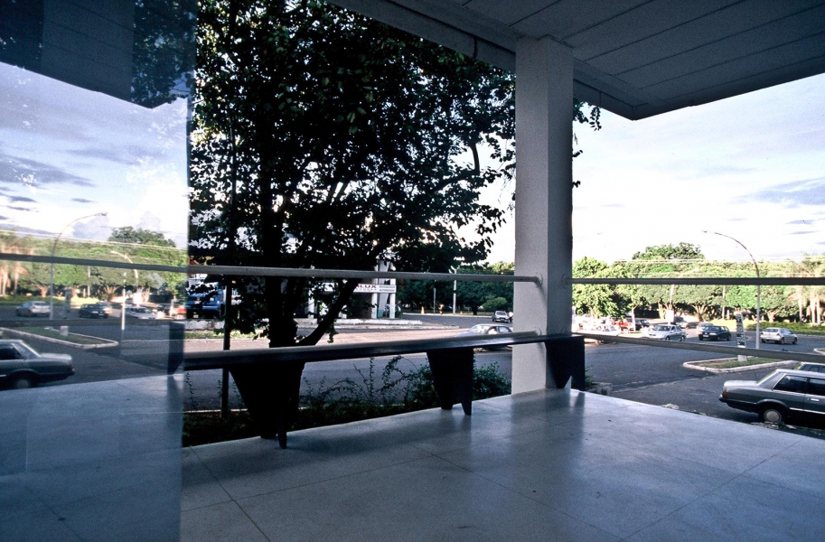 em-volta, 2002